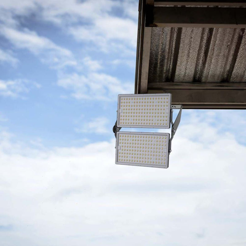 Carica immagine in Galleria Viewer, Faro LED 500W - 67.500 lumen, IP65, efficienza 135 lm/W - Colore Nero
