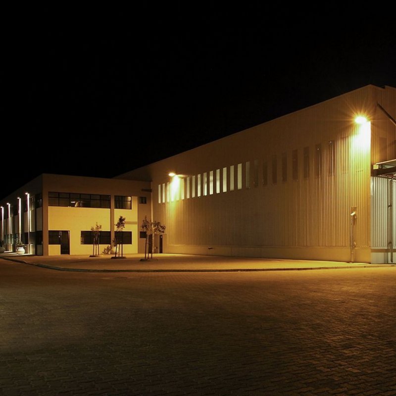 Carica immagine in Galleria Viewer, Faro LED SMD 100W E-Series G2 - Illuminazione Professionale da Esterno IP65
