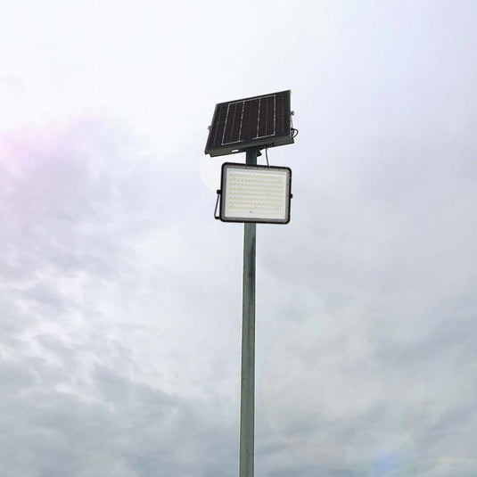 Faro LED Solare 20W con Telecomando - 1800 lm, 12h autonomia, IP65