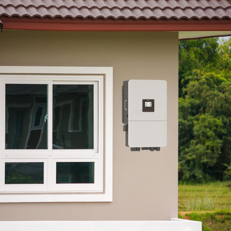 Carica immagine in Galleria Viewer, Inverter Ibrido Trifase LV Deye 15kW WiFi CEI 0-21 Bianco IP65
